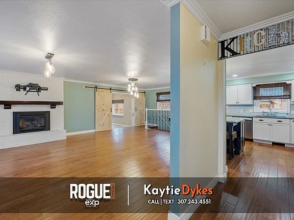 3rd image of 1131 Crest Hill Drive