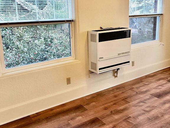 2nd image of 236 SE 32nd Ave #206