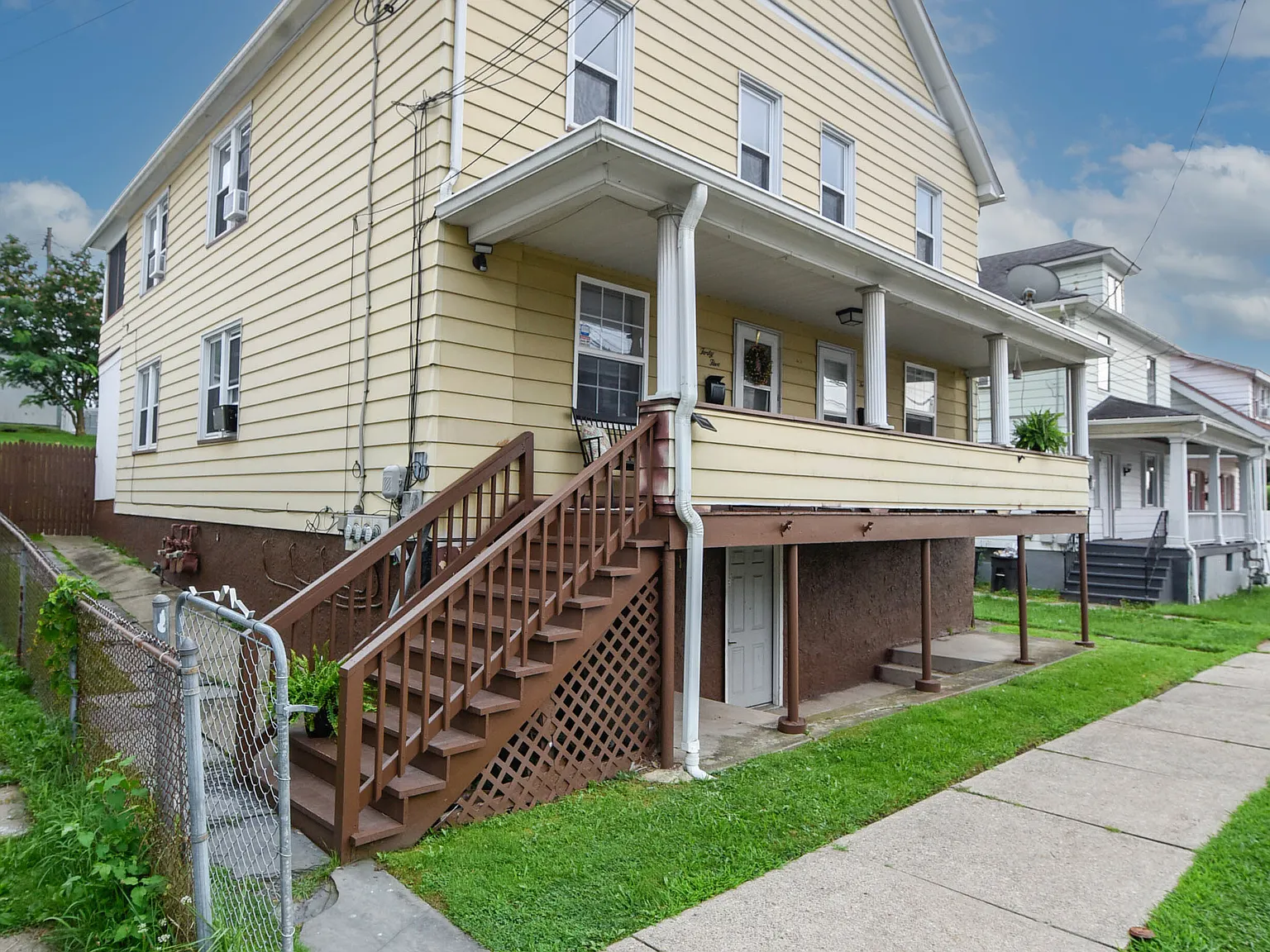 2 bed, 1300 sqft, $1,300 — Photo 2