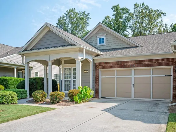 6208 Longleaf Dr, Hoschton, GA 30548