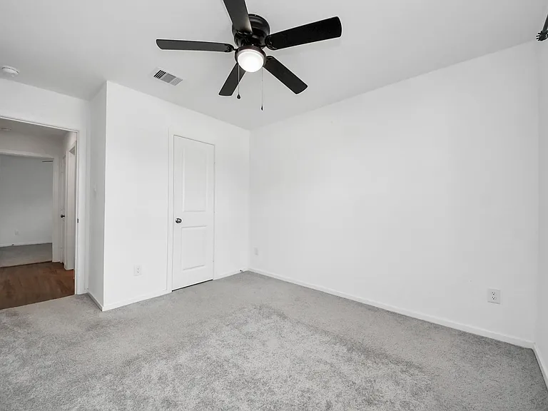 1607 Red Oak Dr — Photo 13