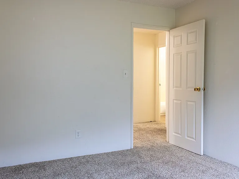 Big Horn Apartments — Photo 27
