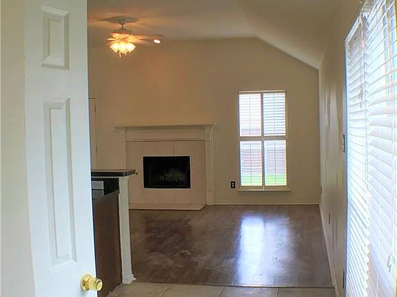 3rd image of 1015 Kim Ln