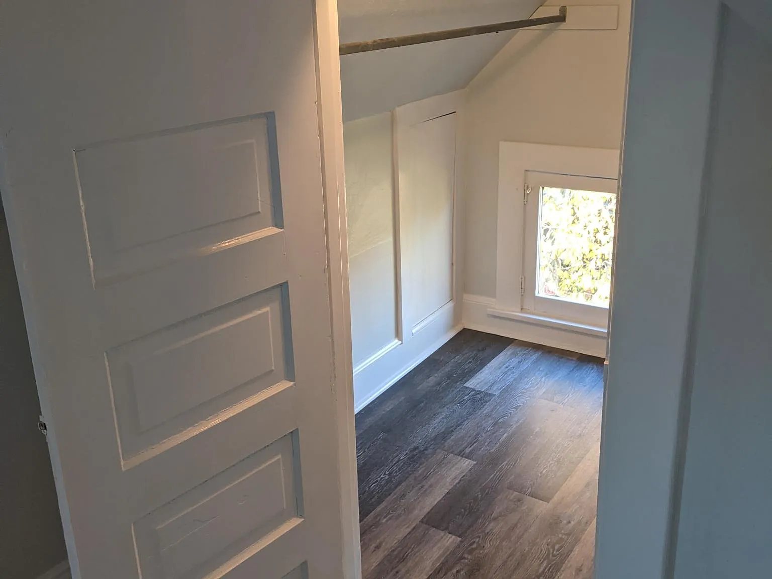 708 Klemont Ave — Photo 2