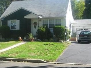 22 Becker Dr, Parlin, NJ 08859