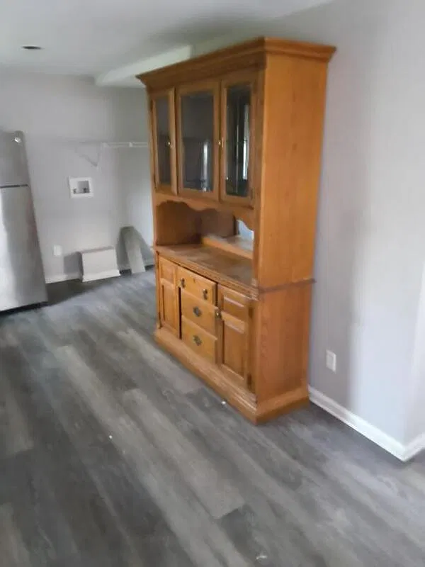 4 bed, 1.0 bath, $1,600 — Photo 2