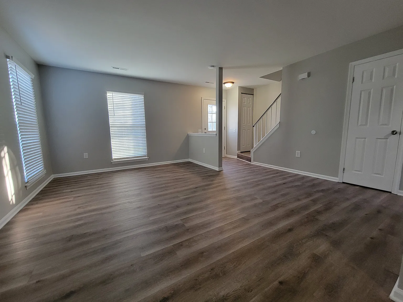 3 bed, 1.5 bath, 1160 sqft, $2,450 — Photo 2