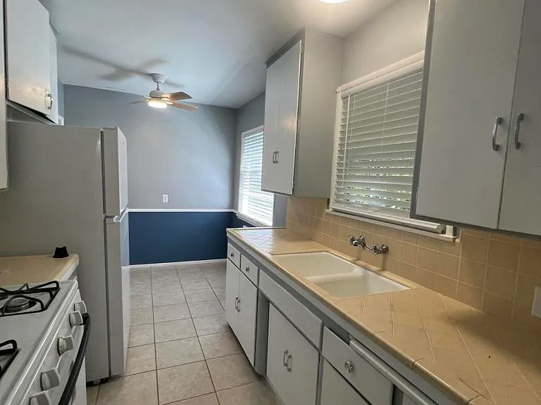 253 E Center St — Photo 6
