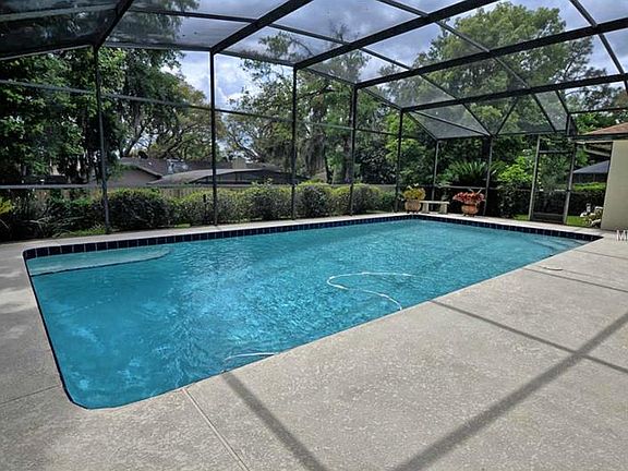 2nd image of 325 Cindy Ct