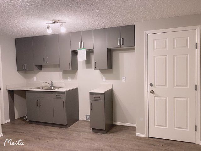 1st image of 2107 Graydon Hill Cres SW