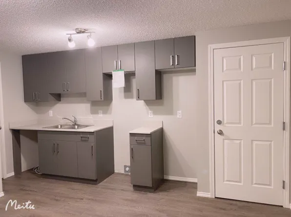 2107 Graydon Hill Cres SW, Edmonton, AB T6W 4K6
