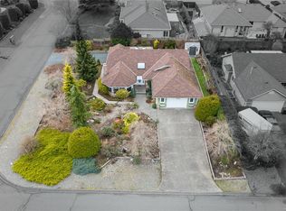 559 Hollywood Rd, Qualicum Beach, BC V9K 1A1