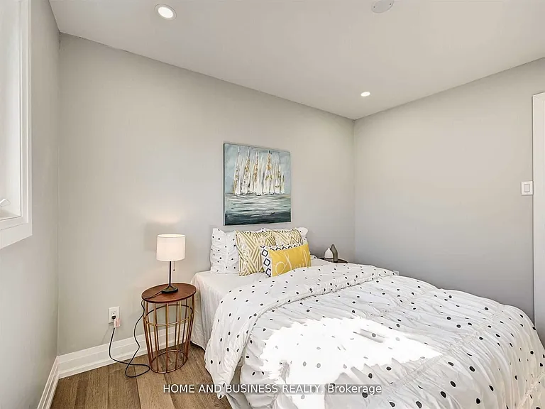470 Louis Dr #MIDDLE — Photo 8