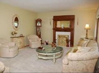 277 Tower Ln, Elk Grove Village, IL 60007