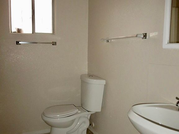 5th image of 258 S Collingsworth St #B