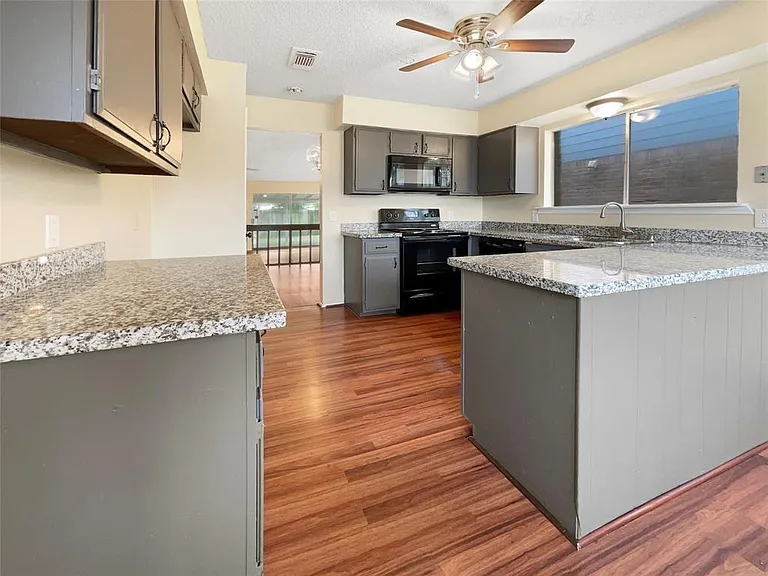 10619 Chapel Hill Dr — Photo 10