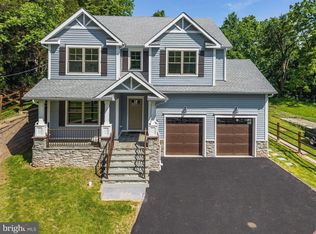 8 Church St, Stockton, NJ 08559