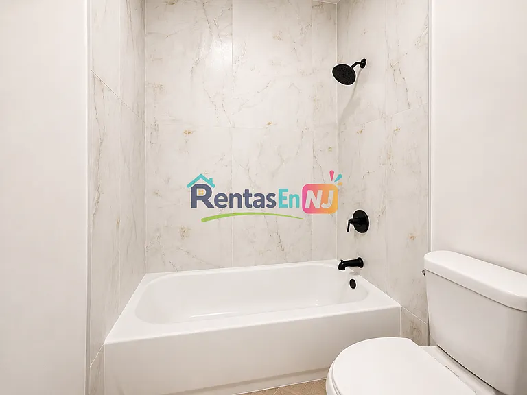 319 Hawthorne Ave #1L — Photo 4