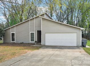 6305 Hanna Ct, Charlotte, NC 28212