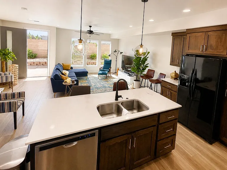 815 S Black Alder Dr — Photo 1