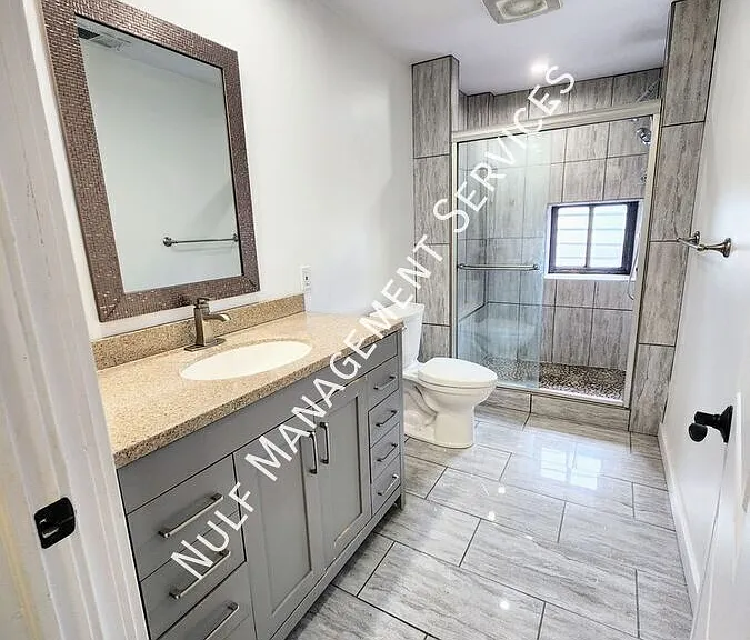 4733 Butler St #3 — Photo 3