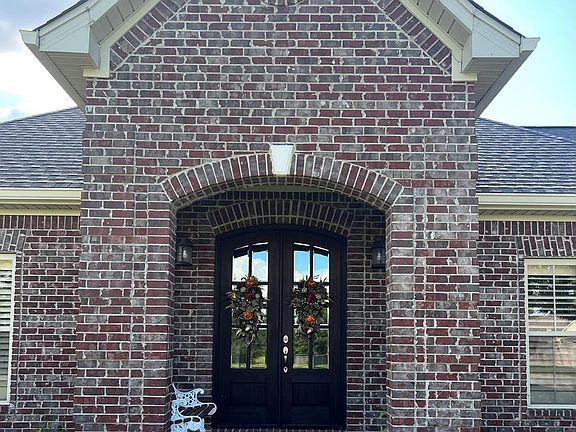 4th image of 39 Joan Dr