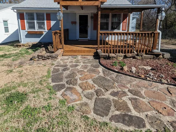 2530 N Johnston Avenue, Springfield, MO 65803
