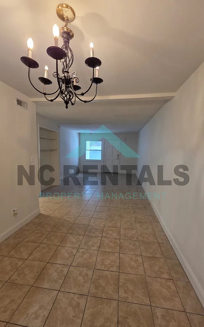 Building Photo - 7000 Longstreet Dr #C