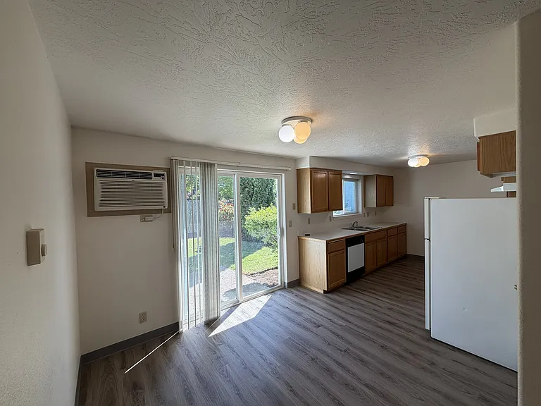 1052 Colony Pond Dr — Photo 6