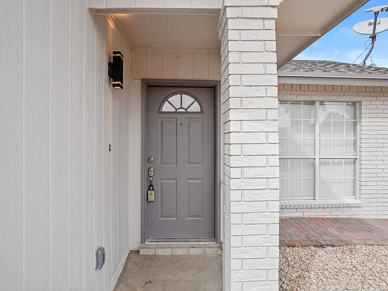12115 Royal Woods Dr — Photo 2