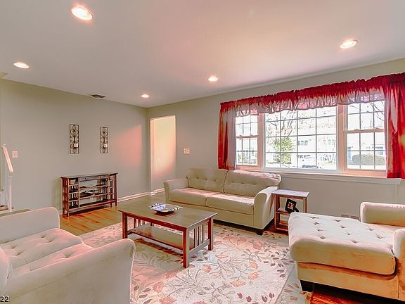 4th image of 13 Cornell St