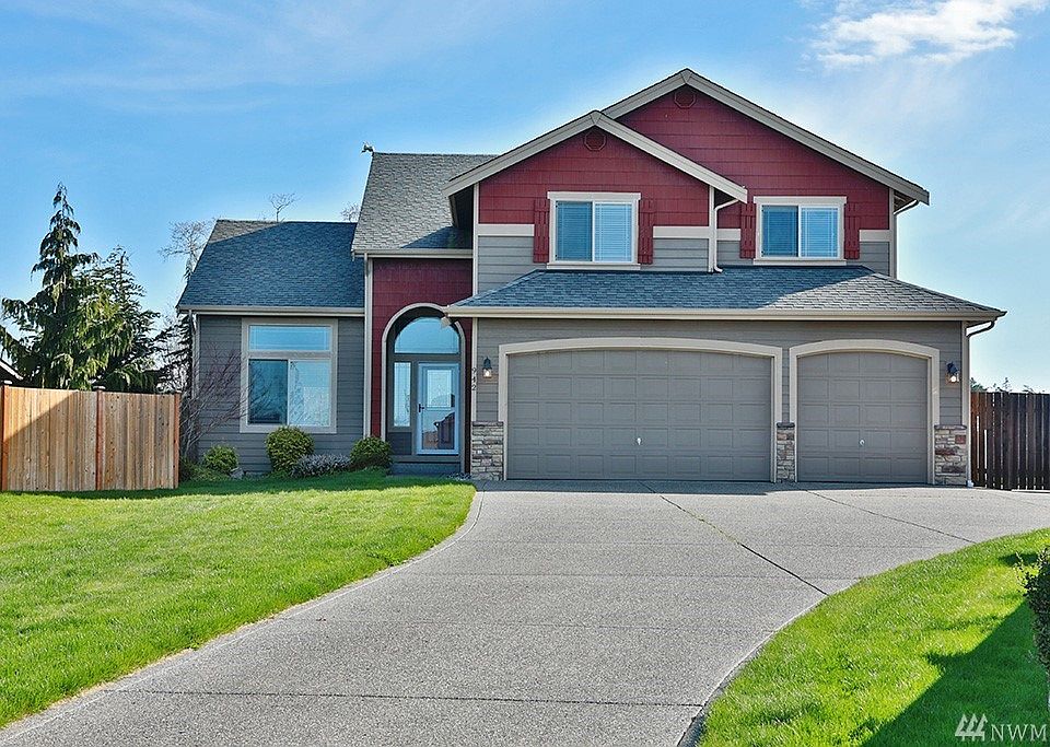 Curb appeal galore from this great home located in Lyle Ridge!  