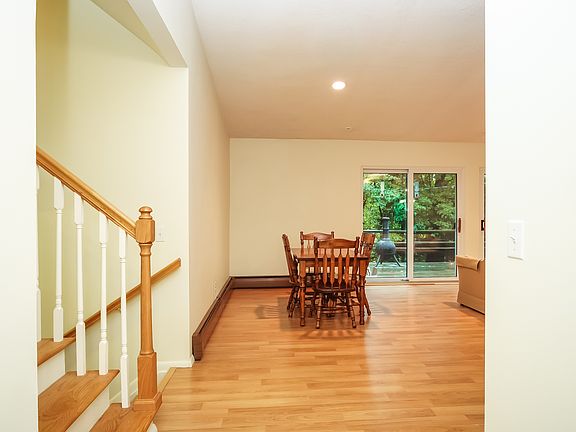 5th image of 16253 Southampton St