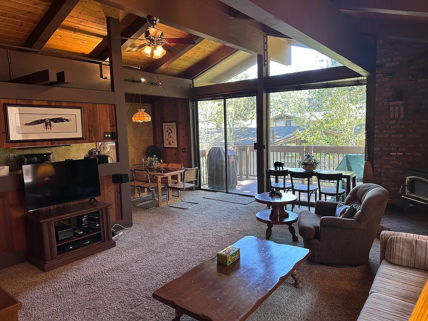 Spacious Furnished 3BD + Den / 3BA Mountain Condo | Pet Friendly | Villa de los Pinos — Photo 2