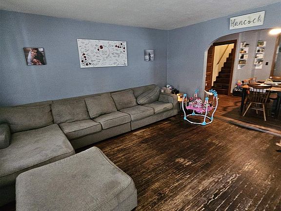 3rd image of 154 N Elm St
