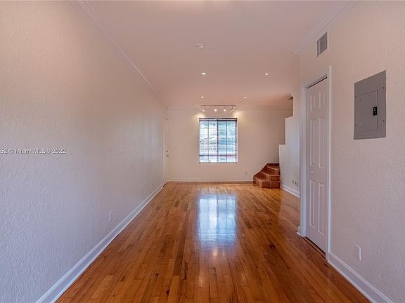 5th image of 15 Madeira Ave APT 9
