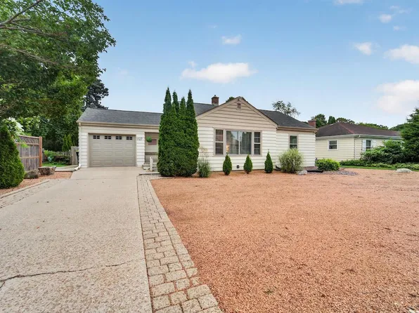 1127 W Colonial DRIVE, Mount Pleasant, WI 53405