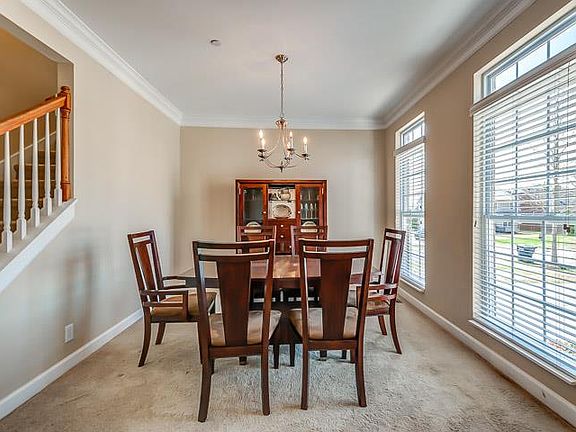 4th image of 728 Cowan Dr