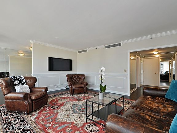 4th image of 161 E Chicago Ave APT 51H
