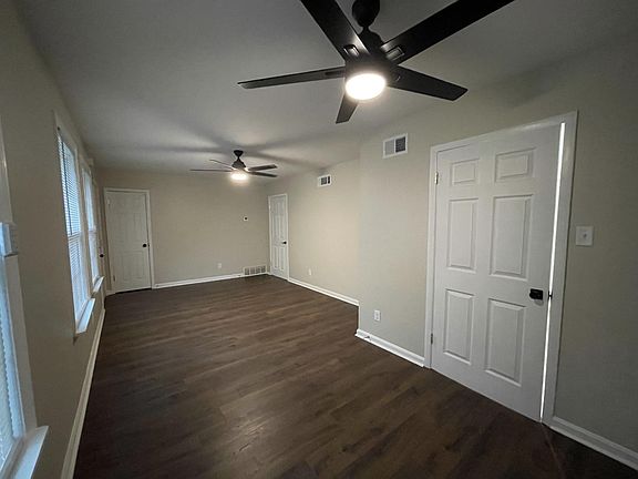 4th image of 3465 Kensett Dr