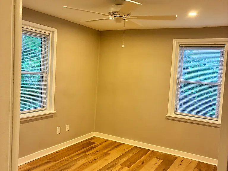 1421 Ridley Ave — Photo 7