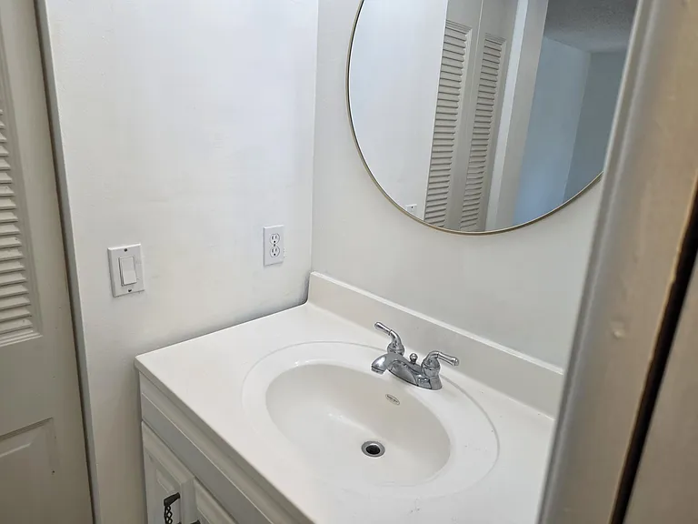 170 SE 7th St #301 — Photo 16