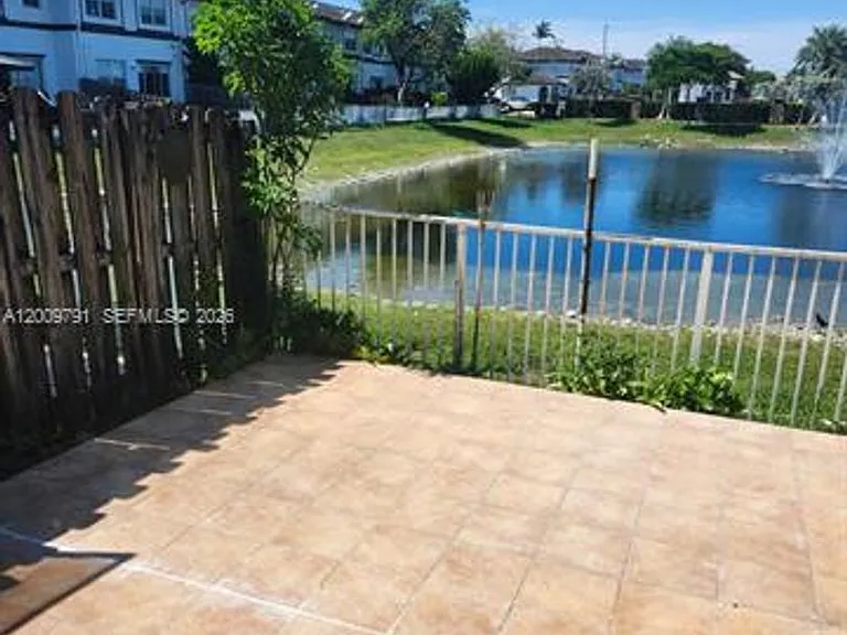 11425 NW 76th Ter #Townhouse 11425 — Photo 30
