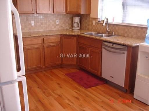 5th image of 7353 Puritan Ave
