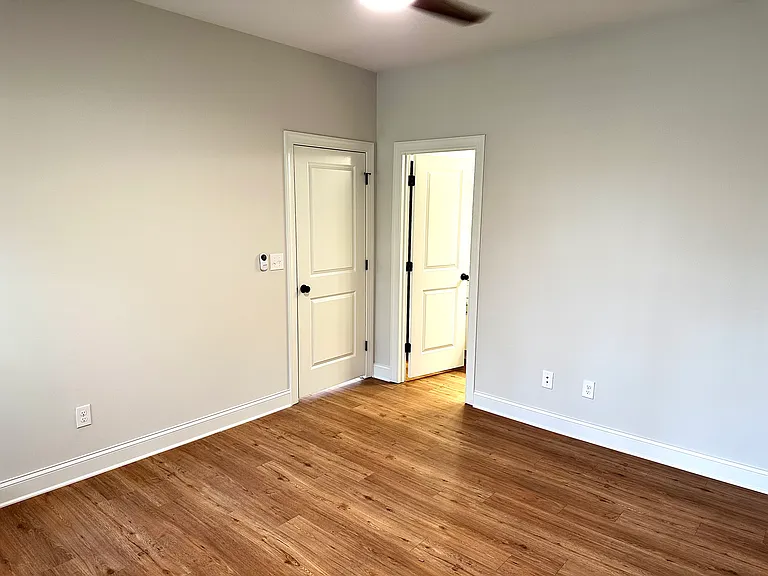 525 N Linwood Ave — Photo 17