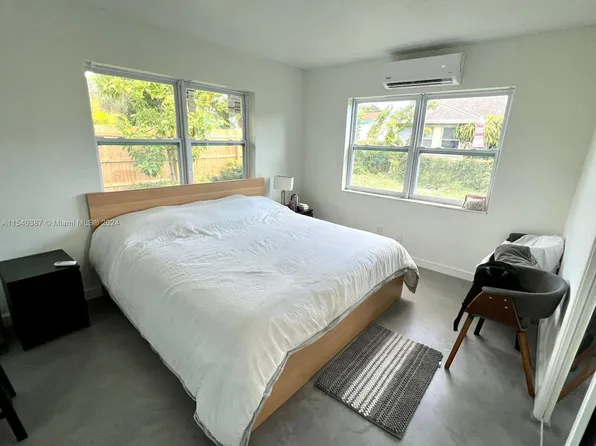 29 SW 8th Ave, Dania, FL 33004