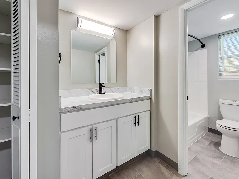 Fox Pointe — Photo 10