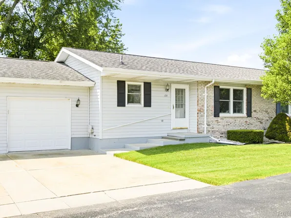 135 Joan Ct, Marysville, MI 48040