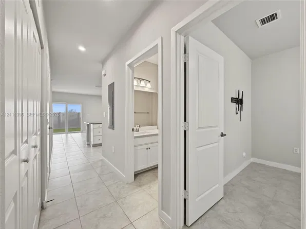 1074 NW 6th Ter, Homestead, FL 33034