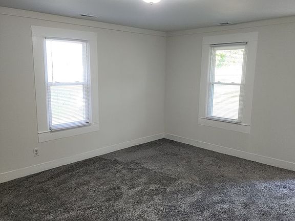4th image of 454 Rock Hill Rd